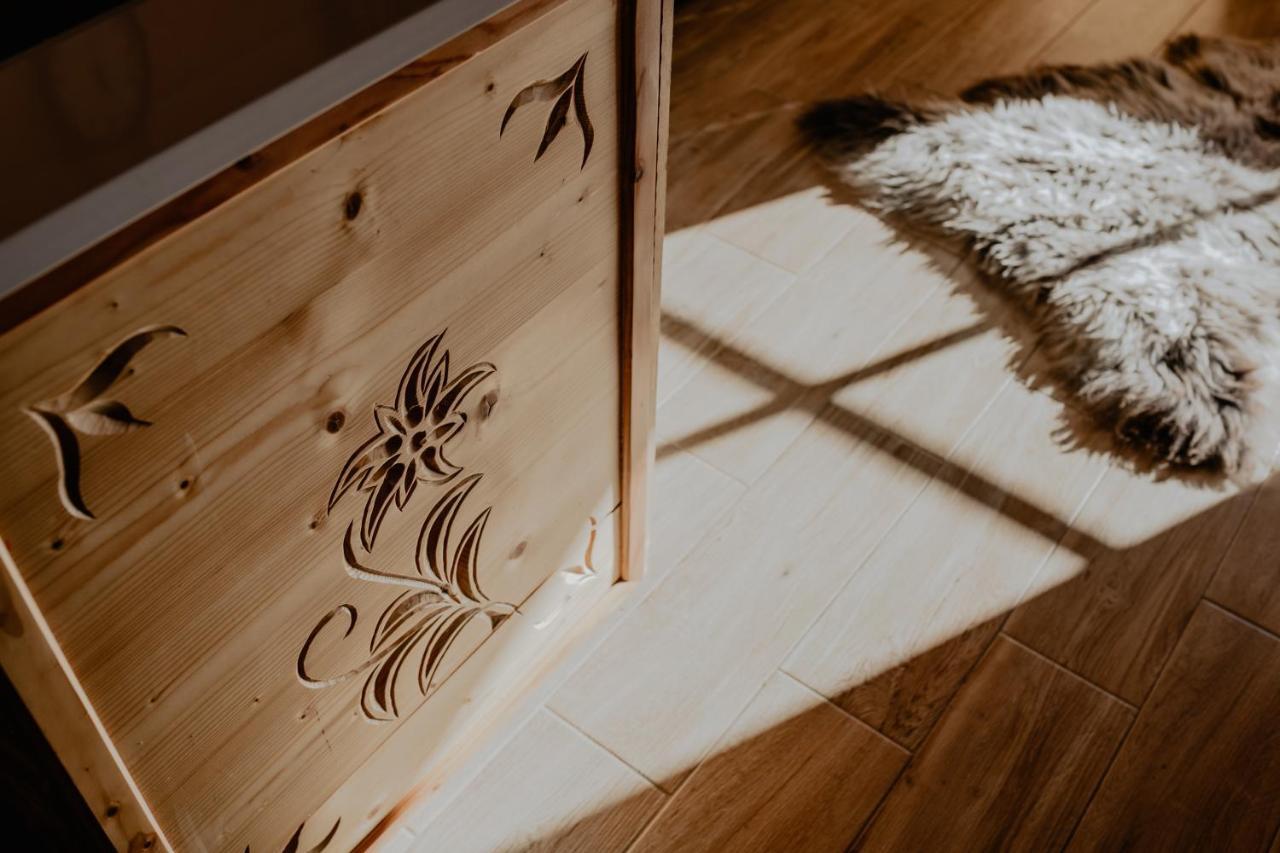 Biolo I Corno Izba Mountain Chalets コシチェリスコ エクステリア 写真